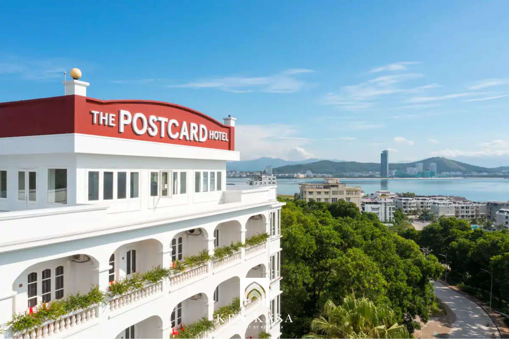 Tầm nhìn ấn tượng của The Postcard Hotel Ha Long